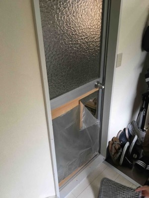 ガラス製の浴室ドア