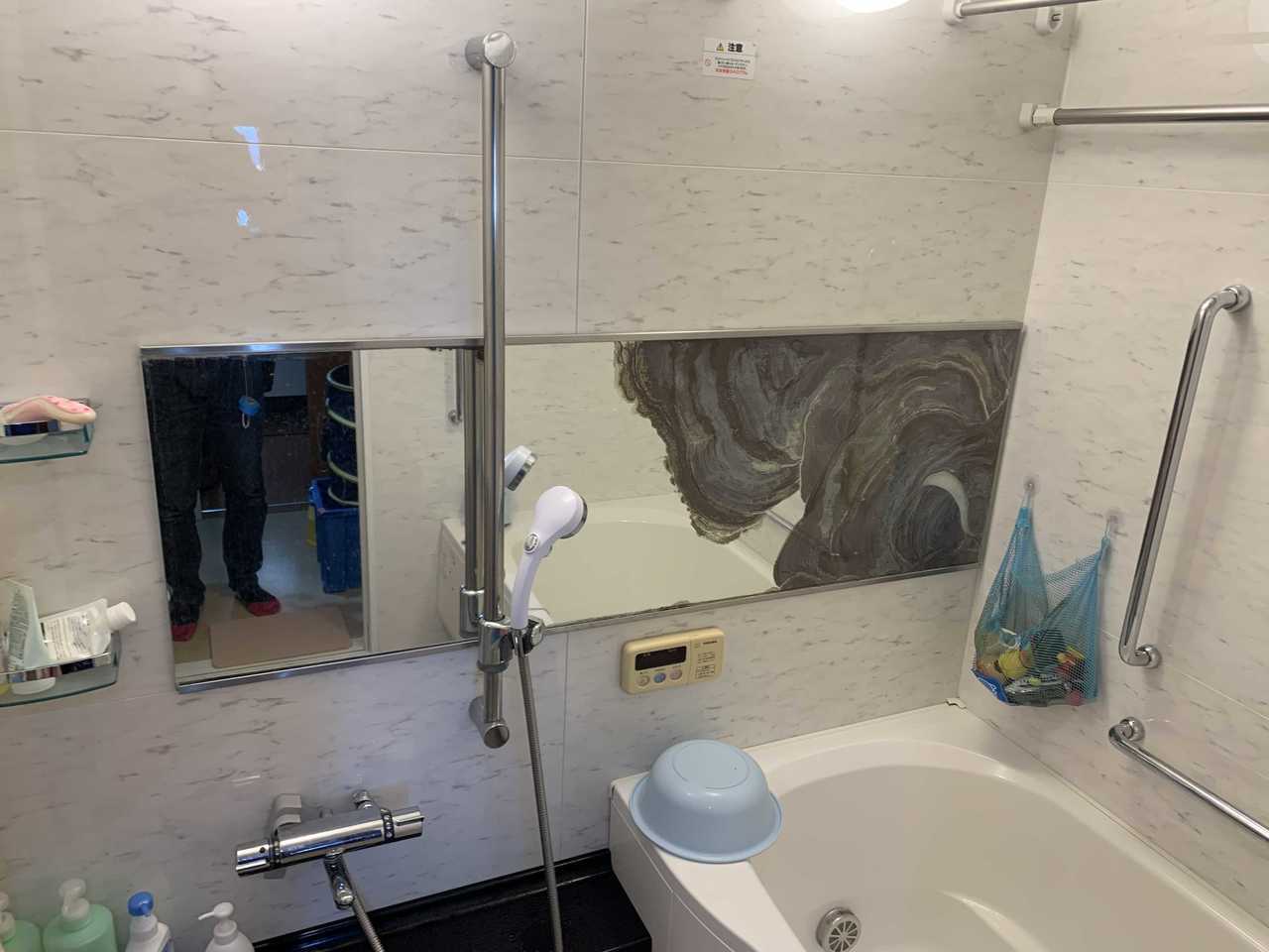 浴室、お風呂場の鏡（ミラー）交換前